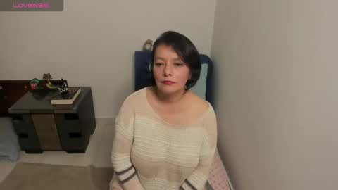 Snapshot of nuit_rose chatting on September 30, 2:00 am nuit_rose online show from September 30, 2:00 am
