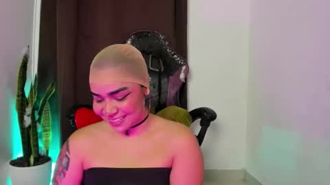 Nia online show from December 5, 12:21 am