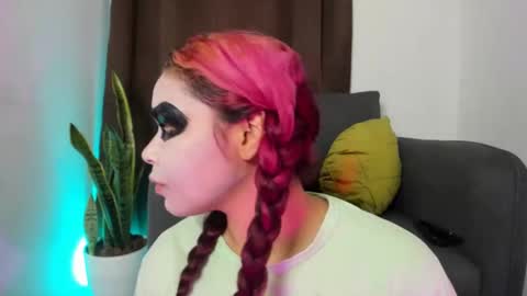 Nia online show from October 1, 11:25 pm