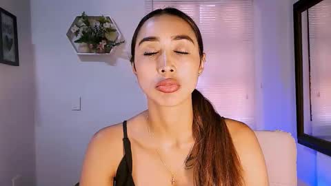 Nycole online show from March 19, 6:46 pm