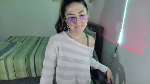 Snapshot of nymph_frida chatting on February 27, 9:29 am Frida online show from February 27, 9:29 am