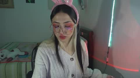 Snapshot of nymph_frida chatting on October 21, 5:56 am Frida online show from October 21, 5:56 am