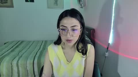Snapshot of nymph_frida chatting on February 12, 8:16 am Frida online show from February 12, 8:16 am