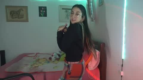 Snapshot of nymph_frida chatting on September 9, 3:39 am Frida online show from September 9, 3:39 am