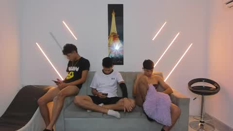 nympho_nathy_sophi online show from December 14, 9:21 pm