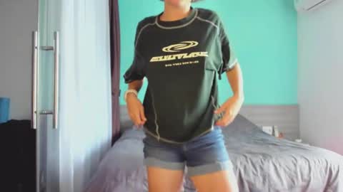 Evie online show from February 4, 4:15 am