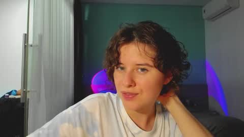 Evie online show from February 7, 2:37 pm