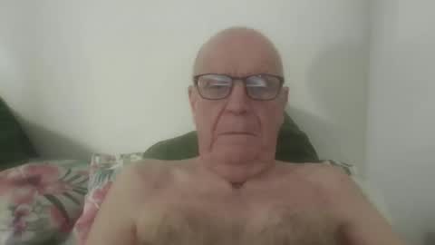 Snapshot of oggi95 chatting on October 11, 2:43 pm oggi95 online show from October 11, 2:43 pm