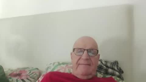 Snapshot of oggi95 chatting on October 2, 2:16 pm oggi95 online show from October 2, 2:16 pm