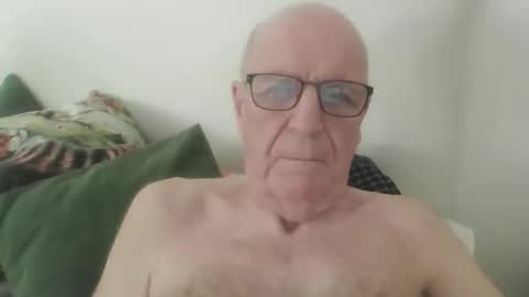 Snapshot of oggi95 chatting on October 14, 12:19 pm oggi95 online show from October 14, 12:19 pm