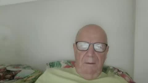 Snapshot of oggi95 chatting on October 6, 10:11 am oggi95 online show from October 6, 10:11 am