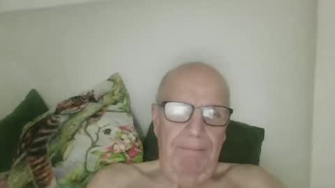 Snapshot of oggi95 chatting on October 19, 5:06 pm oggi95 online show from October 19, 5:06 pm