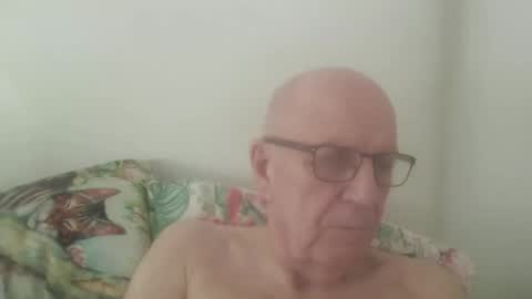 Snapshot of oggi95 chatting on October 7, 10:33 am oggi95 online show from October 7, 10:33 am