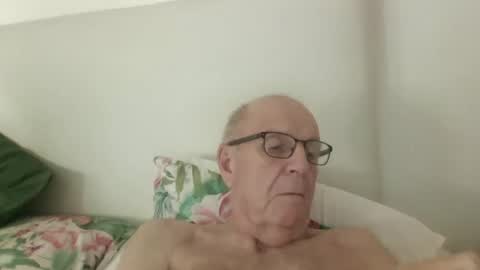 Snapshot of oggi95 chatting on September 24, 2:35 pm oggi95 online show from September 24, 2:35 pm