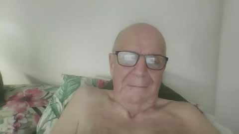 Snapshot of oggi95 chatting on October 8, 2:56 pm oggi95 online show from October 8, 2:56 pm