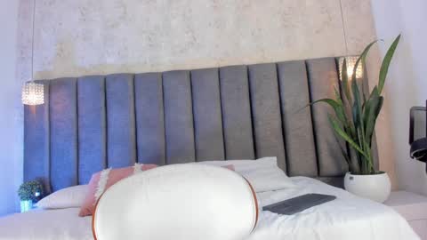 Snapshot of oh_hollyy chatting on March 1, 11:04 pm Holly online show from March 1, 11:04 pm