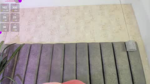 Snapshot of oh_hollyy chatting on February 16, 7:49 pm Holly online show from February 16, 7:49 pm