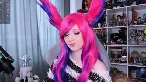 Clementine  Clem  online show from February 3, 10:30 am