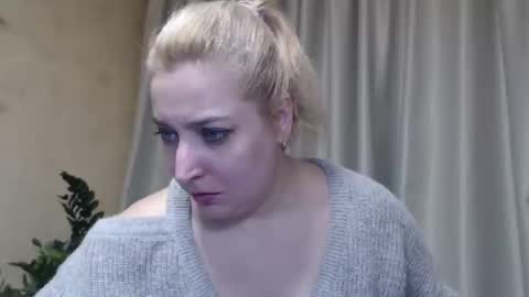 Snapshot of ohsweetiren chatting on March 11, 7:03 am Iren online show from March 11, 7:03 am