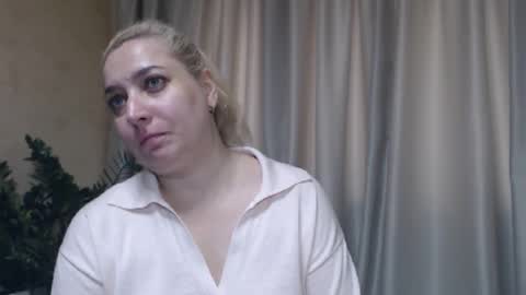 Snapshot of ohsweetiren chatting on October 9, 7:03 am Iren online show from October 9, 7:03 am