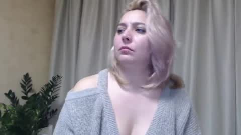 Snapshot of ohsweetiren chatting on January 24, 10:11 am Iren online show from January 24, 10:11 am