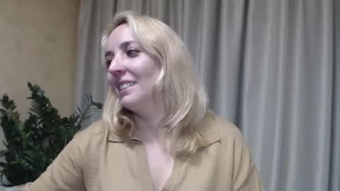 Mari online show from October 16, 3:22 pm