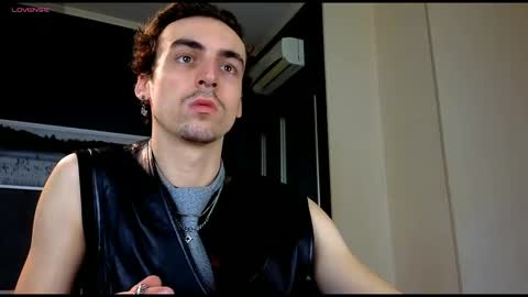 Snapshot of oliver__martinez chatting on October 26, 8:19 pm OLIVER MARTINEZ online show from October 26, 8:19 pm