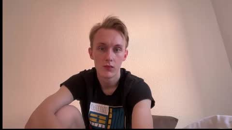 Snapshot of oliver_and_thomas chatting on October 26, 10:05 am Oliver and Thomas online show from October 26, 10:05 am