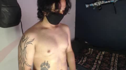 Snapshot of oliver_laid_2023 chatting on December 13, 8:14 pm oliver_laid_2023 online show from December 13, 8:14 pm