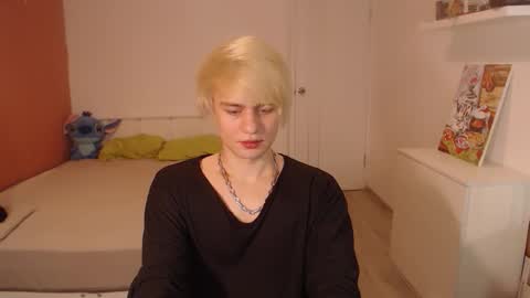 Snapshot of oliver_sweet_ chatting on September 23, 2:05 am Oliver online show from September 23, 2:05 am