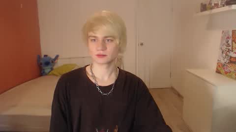 Snapshot of oliver_sweet_ chatting on October 12, 1:53 am Oliver online show from October 12, 1:53 am
