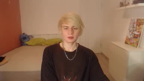 Snapshot of oliver_sweet_ chatting on October 3, 2:10 am Oliver online show from October 3, 2:10 am