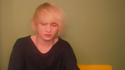 Snapshot of oliver_sweet_ chatting on December 29, 1:34 am Oliver online show from December 29, 1:34 am