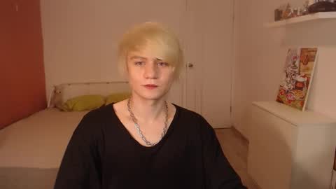 Snapshot of oliver_sweet_ chatting on September 25, 2:18 am Oliver online show from September 25, 2:18 am
