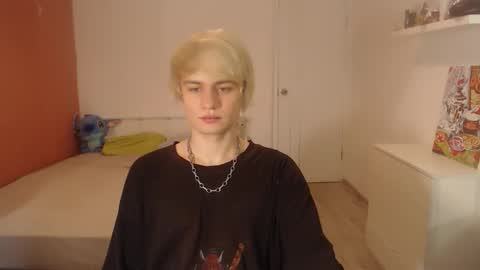 Snapshot of oliver_sweet_ chatting on October 8, 1:46 am Oliver online show from October 8, 1:46 am