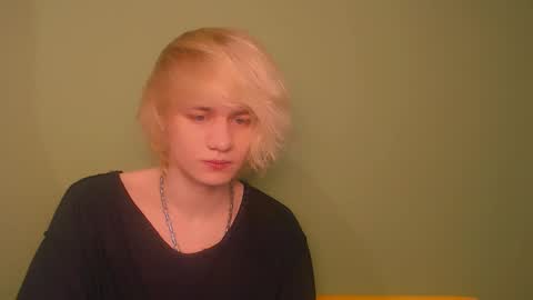 Snapshot of oliver_sweet_ chatting on January 4, 2:46 am Oliver online show from January 4, 2:46 am
