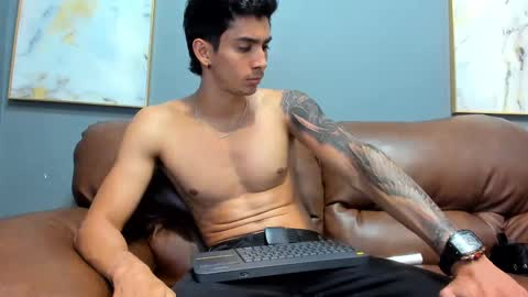 Oliver bennet online show from December 10, 1:00 am