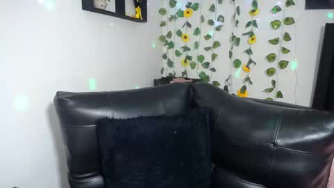 Snapshot of olivia_02 chatting on March 10, 10:28 am OLIVIA online show from March 10, 10:28 am