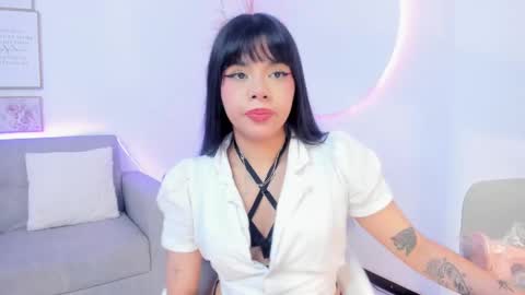 olivia_dluxe online show from November 13, 8:44 pm