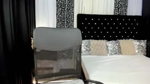 olivia_hotcummer online show from December 11, 2:33 pm