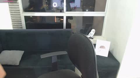 Snapshot of olivia_martine chatting on January 17, 5:42 am olivia_martine online show from January 17, 5:42 am