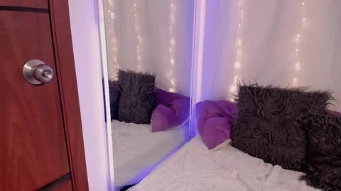 IG Im Oliviamorrys X OliviaMorrys online show from April 8, 10:35 pm