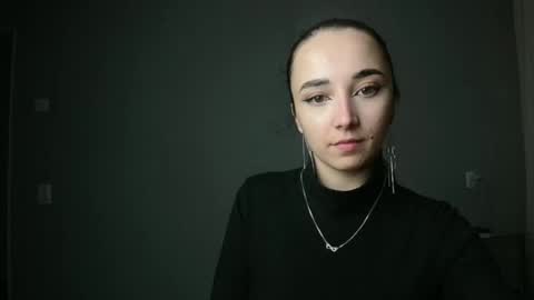 Snapshot of olivia_oliv chatting on March 12, 6:00 pm Olivia online show from March 12, 6:00 pm