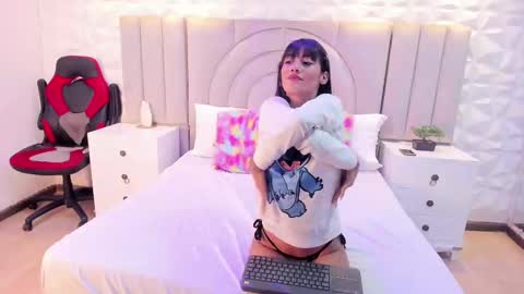 olivia_pearl_ online show from October 3, 12:24 pm