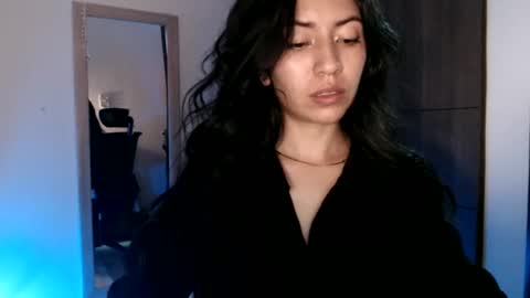 Snapshot of oliviaaa__ chatting on December 22, 1:55 am oliviaaa__ online show from December 22, 1:55 am