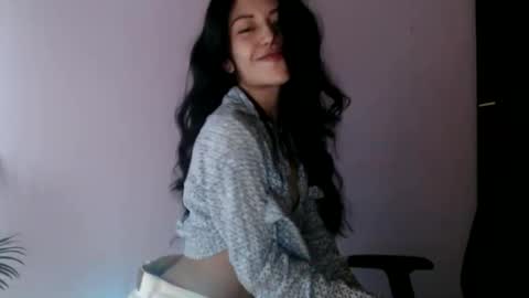 oliviaaa__ online show from May 12, 6:17 pm