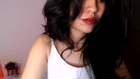 Snapshot of oliviaaa__ chatting on February 19, 12:46 am oliviaaa__ online show from February 19, 12:46 am