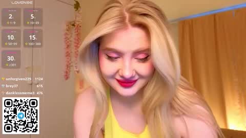 Snapshot of oliviabr0wn chatting on September 25, 2:40 am Olivia online show from September 25, 2:40 am