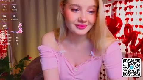 Snapshot of oliviabr0wn chatting on February 11, 2:14 am Olivia online show from February 11, 2:14 am