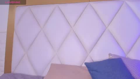 OLIVIA online show from February 4, 1:23 am